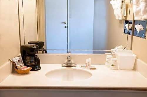 Фото Travelodge by Wyndham Monterey Bay