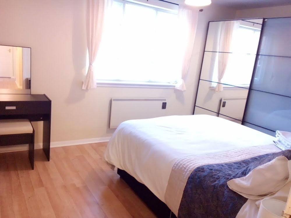 Фото Edinburgh Palace Apartment