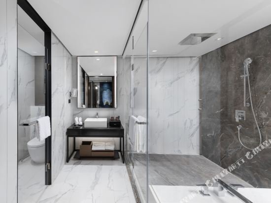 Фото Wyndham Grand Yangon Hotel