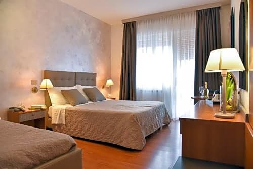 Фото Hotel Crystal