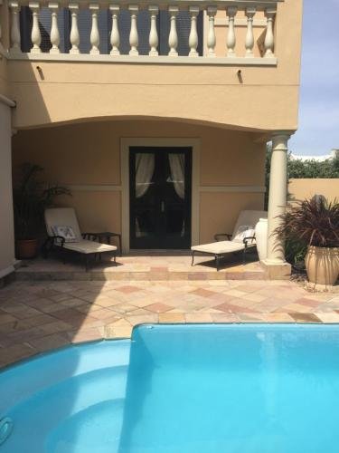 Фото Roman Retreat