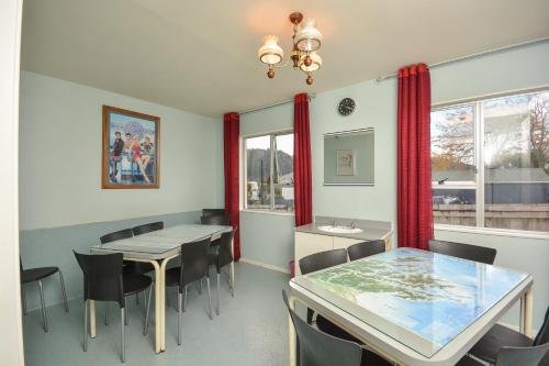 Фото Piwaka Lodge and Backpackers