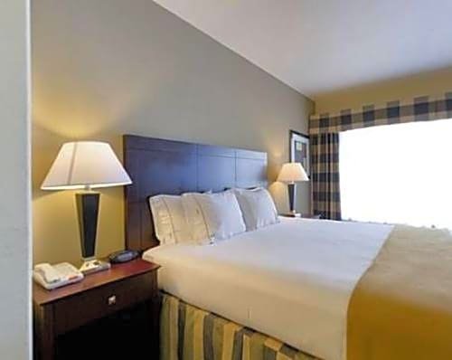 Фото Holiday Inn Express & Suites San Antonio Nw - Medical Area, an Ihg Hotel