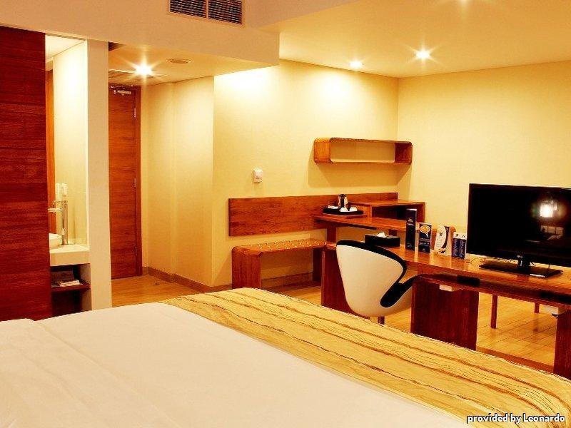 Фото Hariston Hotel and Suites