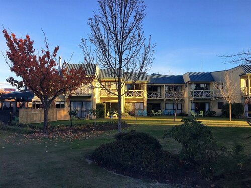 Гостиница Explorer Motel & Apartments