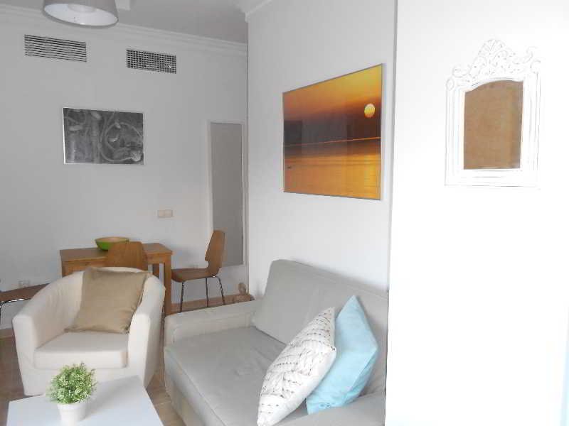 Фото Life Apartments Alameda Colon