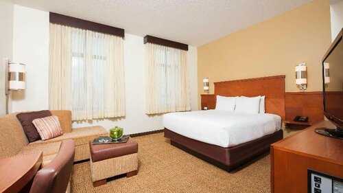 Гостиница Hyatt Place Des Moines Downtwn в Де-Мойн