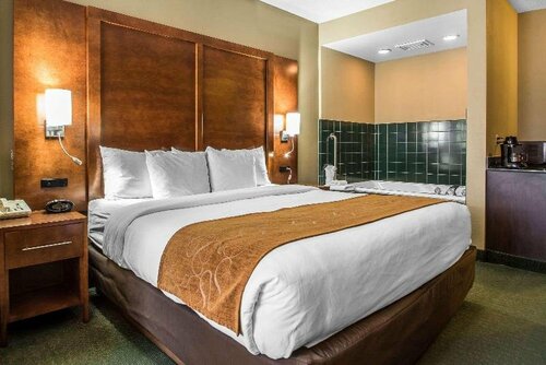 Гостиница Comfort Suites Madison West в Миддлтоне