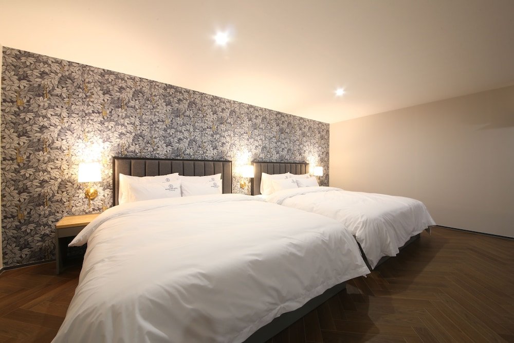 Фото Brown Dot Hotel Minam