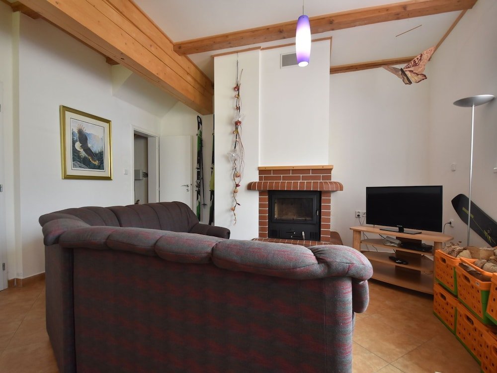 Фото Spacious Holiday Home in Lampertice With Swimming Pool