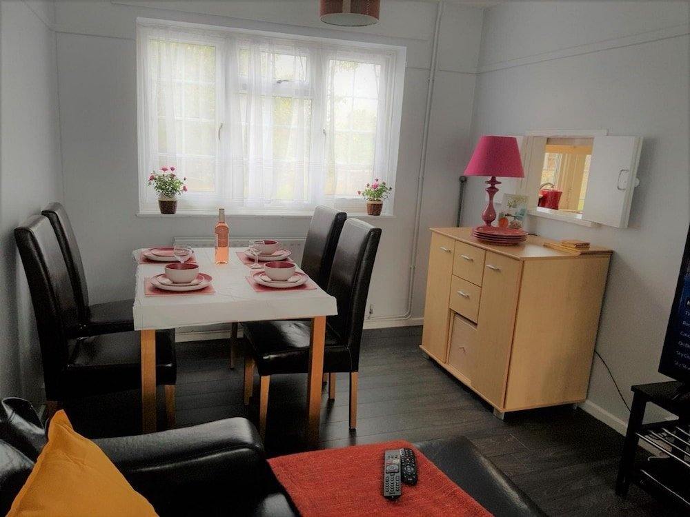 Фото Poynters House - Huku Kwetu Luton