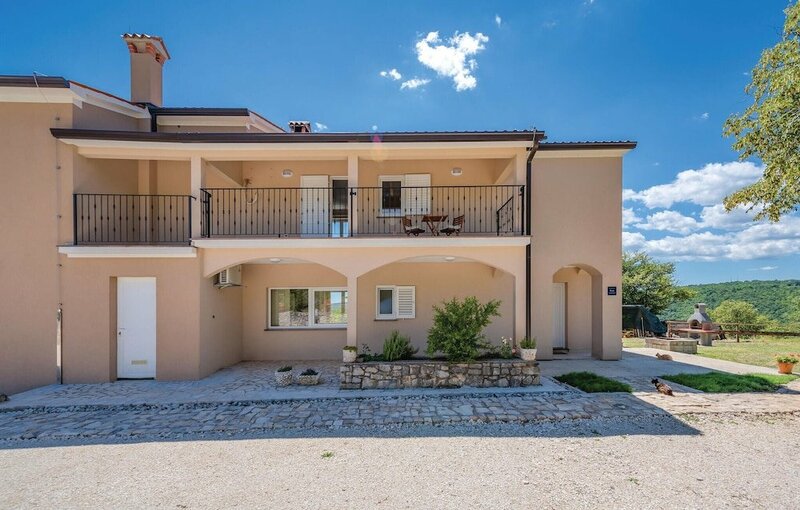 Гостиница Awesome Home in Labin With Wifi and 2 Bedrooms