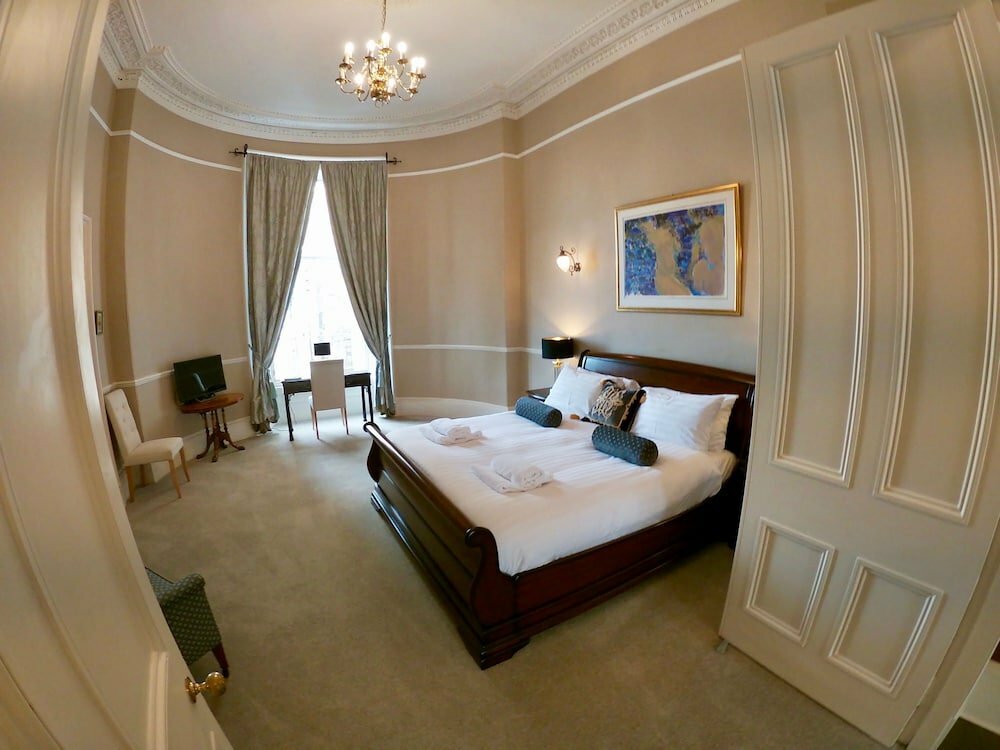 Hotel Escape To Edinburgh @ Albyn Place, Edinburgh, photo