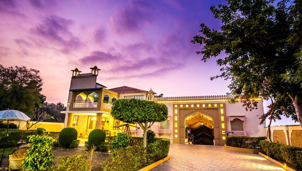 Фото отеля 1