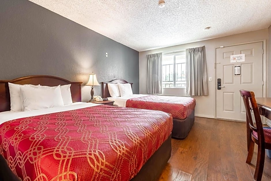 Фото Econo Lodge Near Bellevue Square