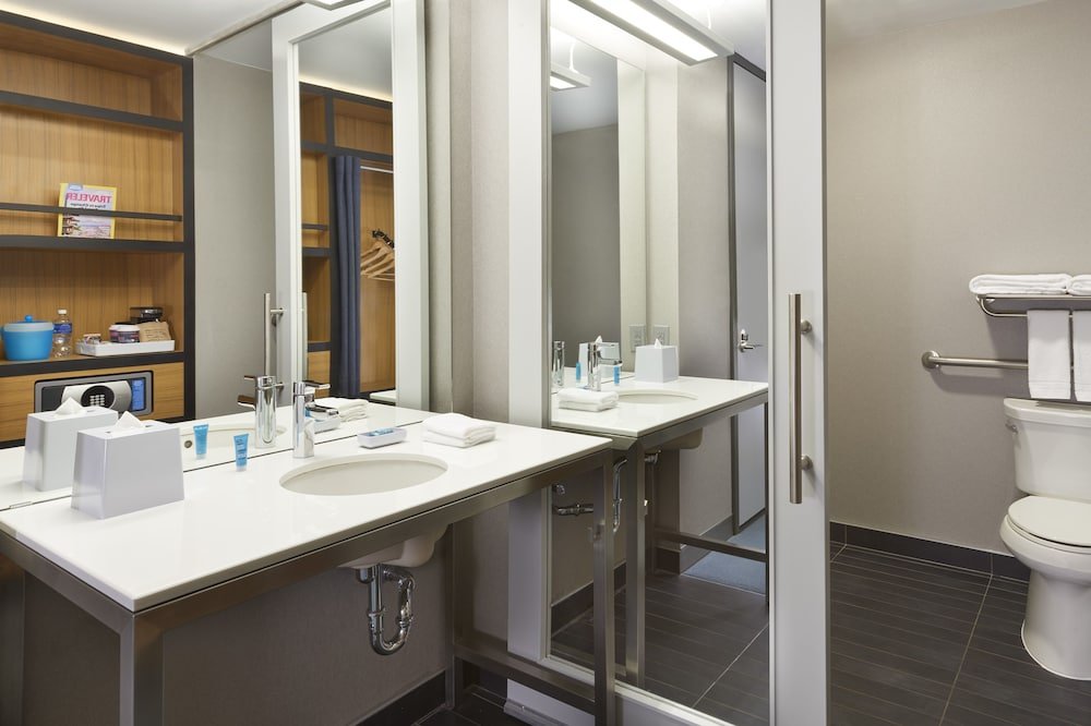 Фото Aloft Vaughan Mills