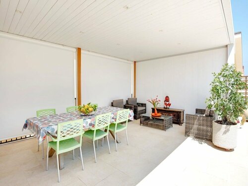 Жильё посуточно Elegant Apartment in Reitani With 2 Balconies and Garden