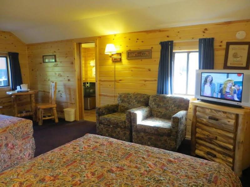 Фото Cabins of Mackinaw