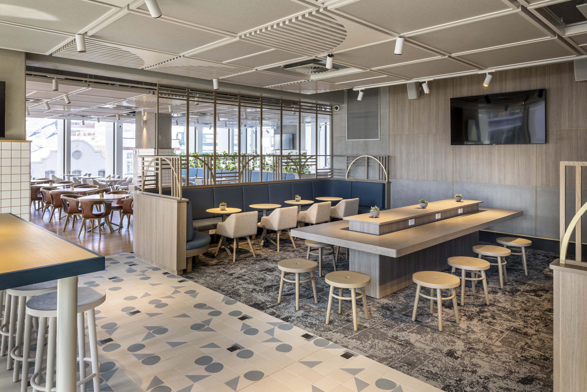 Фото Voco Auckland City Centre, an IHG Hotel