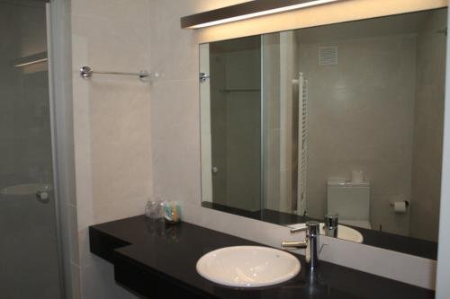 Фото Hostal Tres Campanas