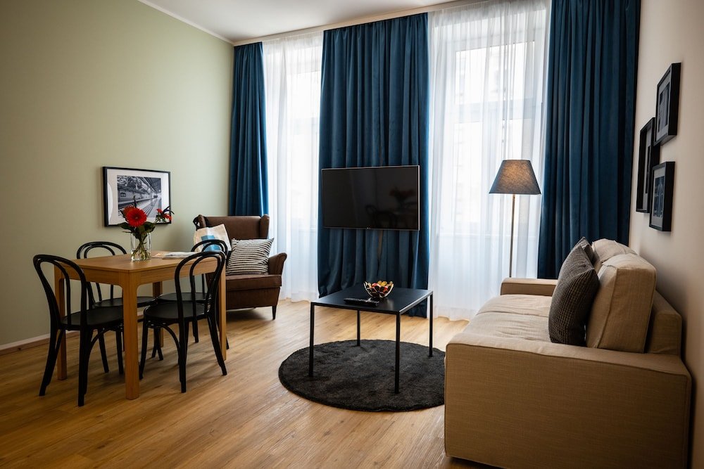 Фото Jimmy's Apartments Emerald