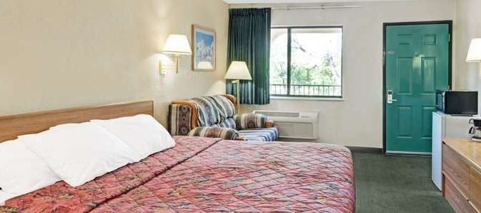 Фото Days Inn by Wyndham Espanola