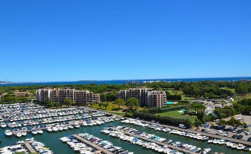 Жильё посуточно Cannes Marina Golf в Манделье-ла-Напуль