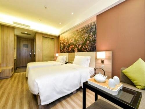 Фото Atour Hotel Nanjing Road Small White Building Tianjin