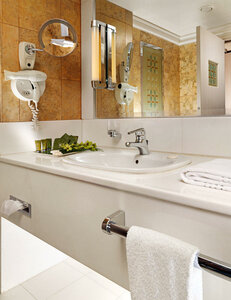 отель Holiday Inn Athens Attica AV Airport West