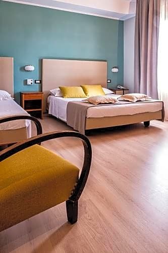 Фото отеля 2