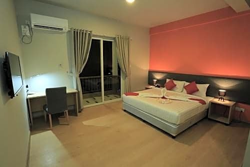 Фото Wh Hotel & Service Apartment