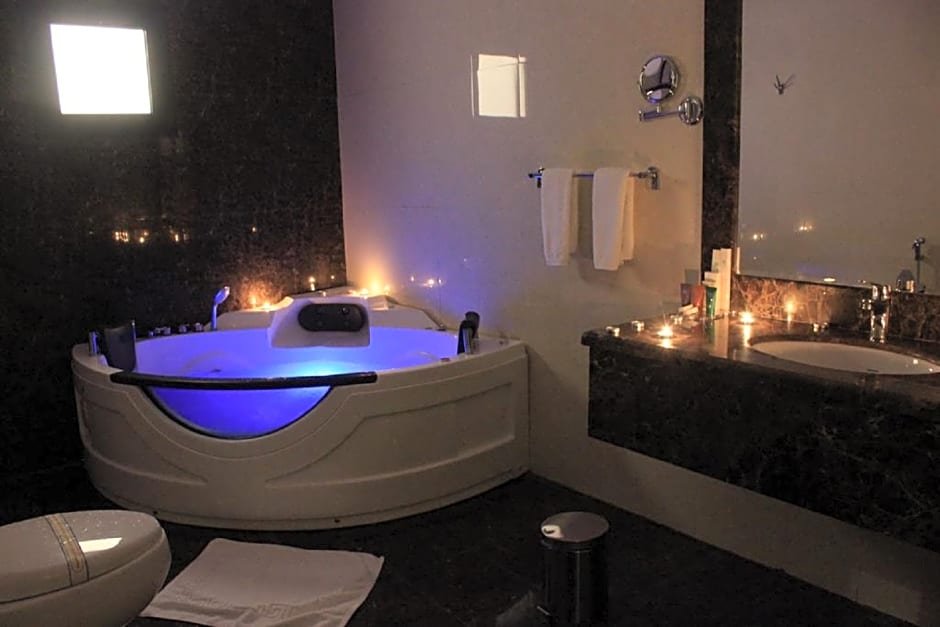 Фото Meral Crown Hotel
