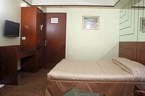 Фото Hotel Karl Residency