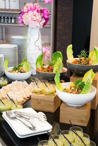 Внешний вид отеля voco Paris - Porte de Clichy в Клишах, фото 5