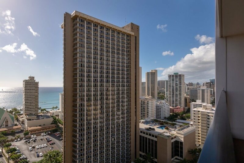 Гостиница Deluxe Waikiki Banyan Condos - Free Parking & Wifi в Гонолулу