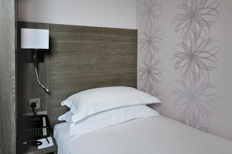 Фото The Bromley Court Hotel