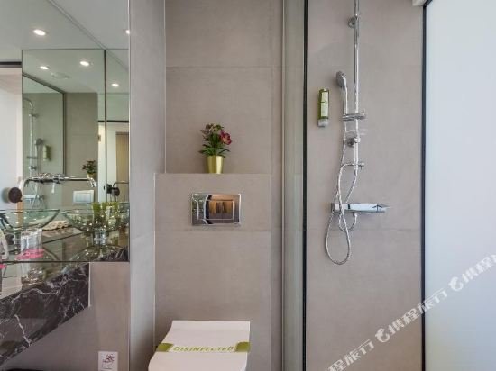 Фото Napa Mermaid Hotel & Suites