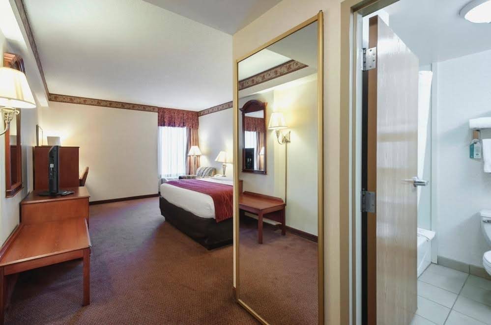 Фото Quality Inn & Suites Bel Air I-95 Exit 77a