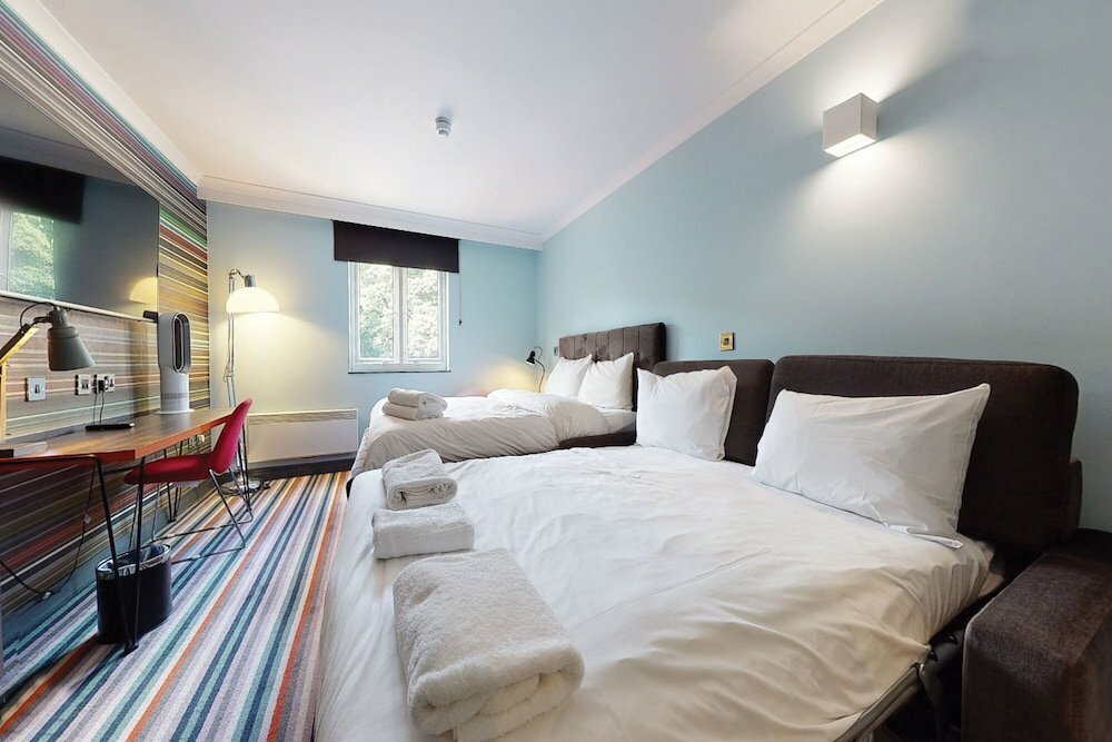 Hotel Village Hotel Leeds North, Leeds, photo