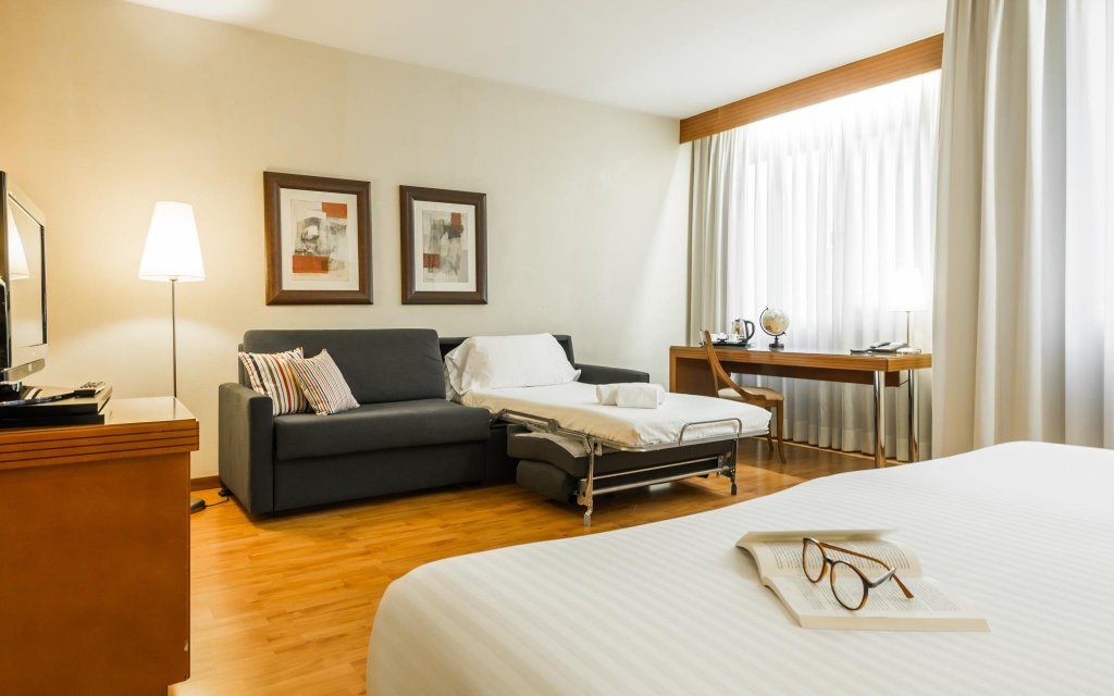 Фото Aparthotel Mariano Cubi Barcelona