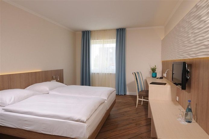 Фото Hotel Vier Jahreszeiten Lübeck