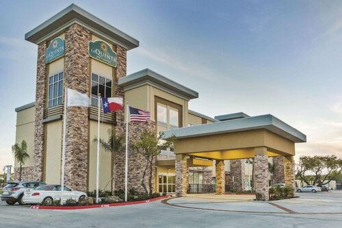 Гостиница La Quinta Inn & Suites by Wyndham Rockport - Fulton