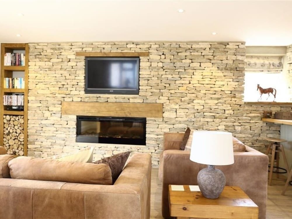 Фото Old Groom's Cottage