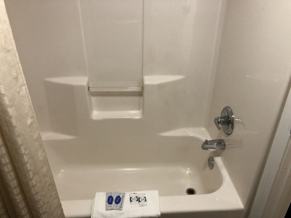 Фото Deluxe Inn & Suites By OYO Miami OK