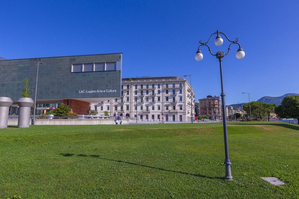 Фото отеля 2