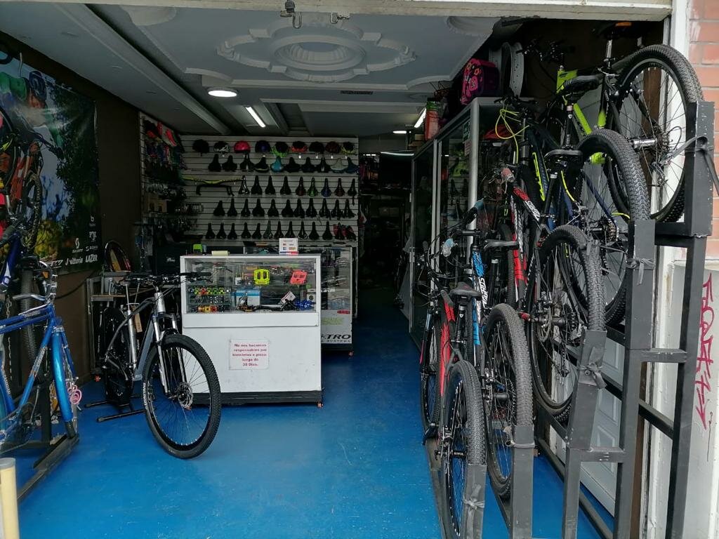 Bicycle repair El Rey Del Pedal, Bogota, photo