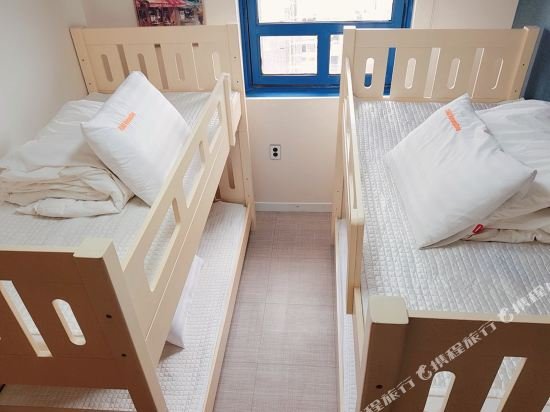 Фото The Road Hotel