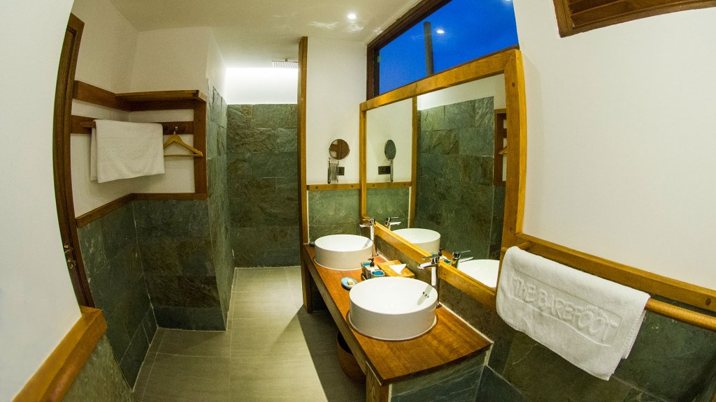 Фото The Barefoot Eco Hotel