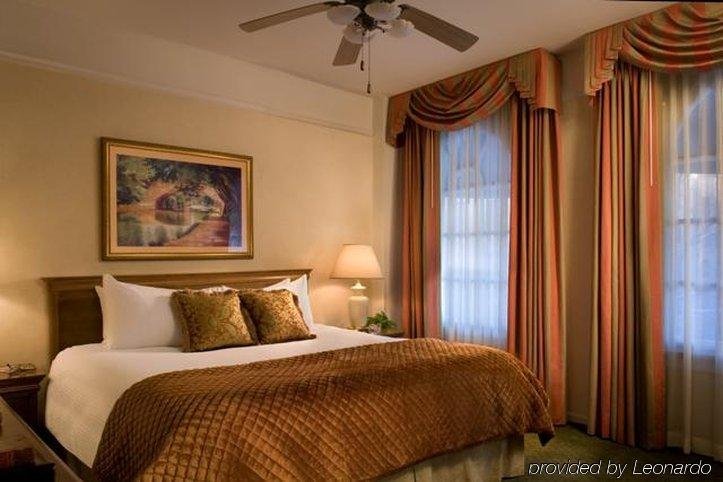 Фото The Willows Hotel