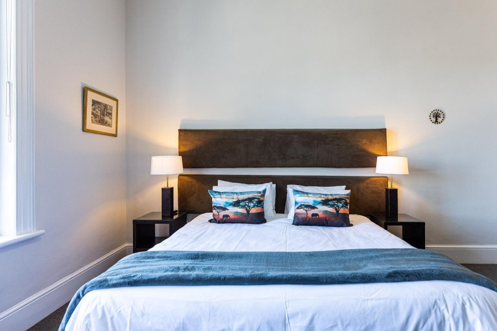 Фото 4 on Varneys Guest House